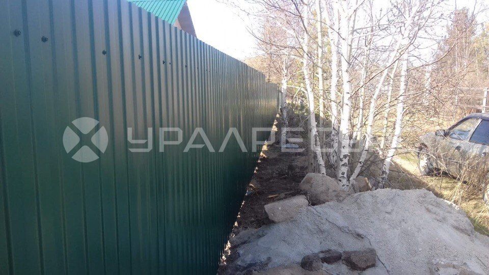 Ограждение из евроштакетника для сада