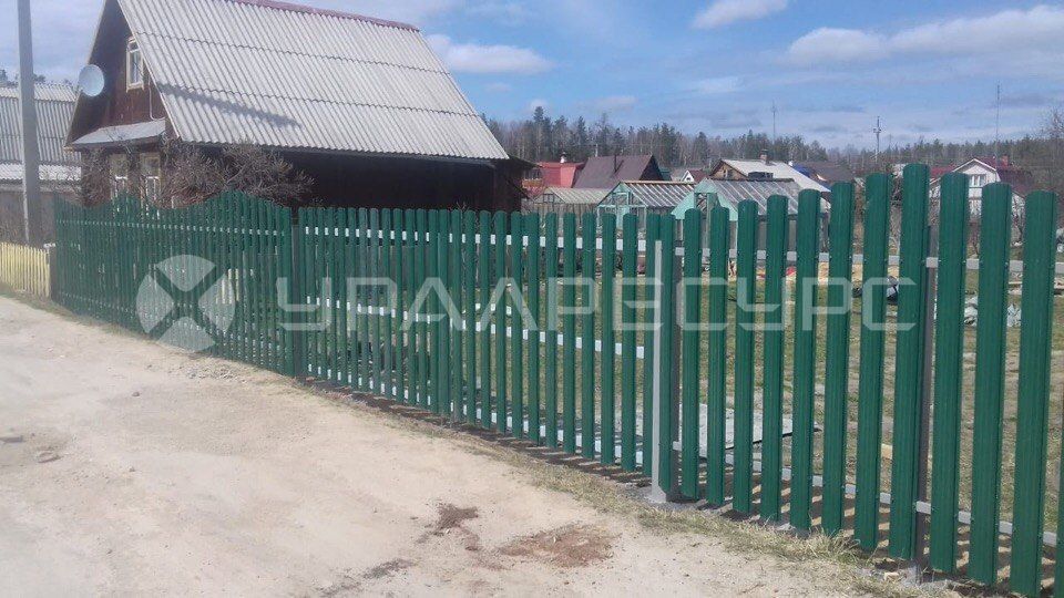 Ограждение из евроштакетника для сада